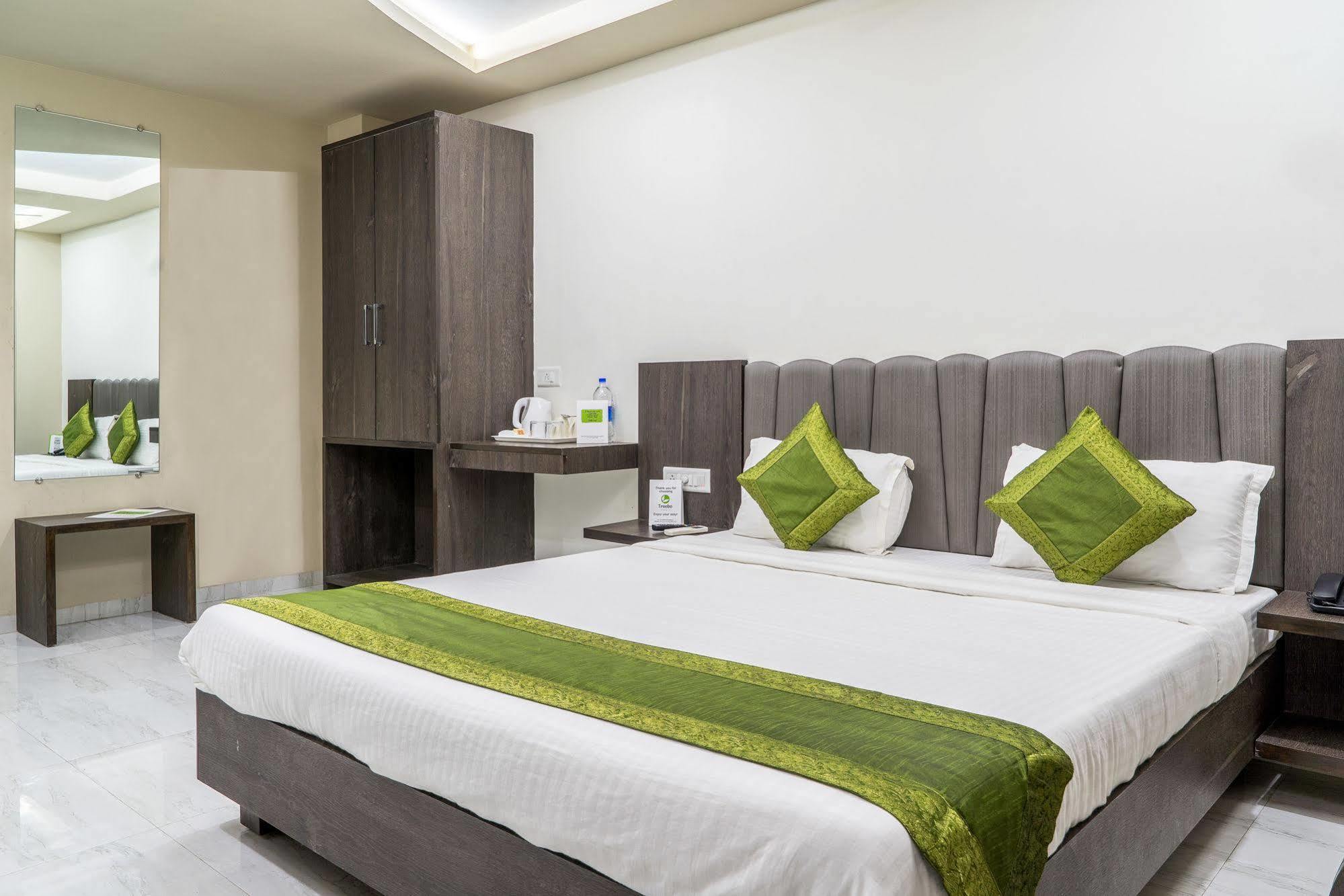 Treebo Unity Hotel Ahmedabad Ngoại thất bức ảnh